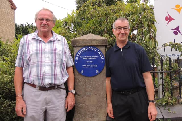 L-R Richard Ward and John Dale unveil the plaque on Mareham Lane.