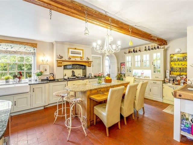 Another angle on the kitchen.