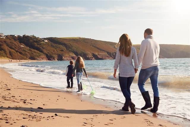 Local car retailer shares top tips for long car journeys