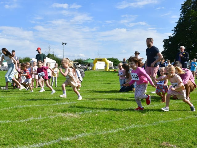Children's 80m running races