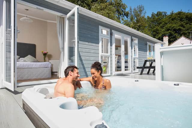 Richardson's lodge with hot tub (photo: Matt Keal Photography)