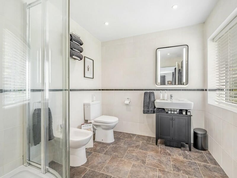 The en suite.