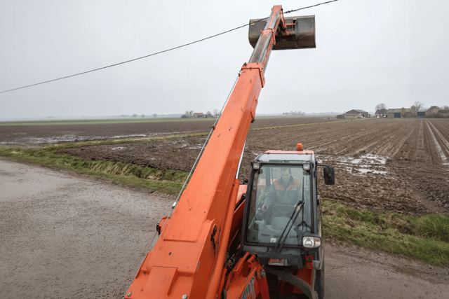 National Grid Electricity Distribution is encouraging farmers across Lincolnshire to stop and check for overhead power lines and underground cables before starting work this harvest.