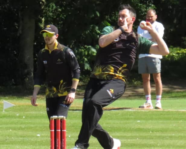 Mark Footitt in action for Lincolnshire.