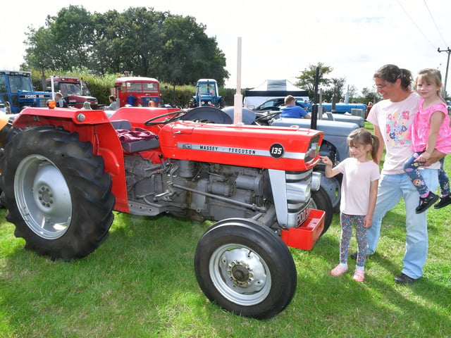 Samantha Meechan with Selby Meechan 5 and Willow Meechan 3 of Wragby