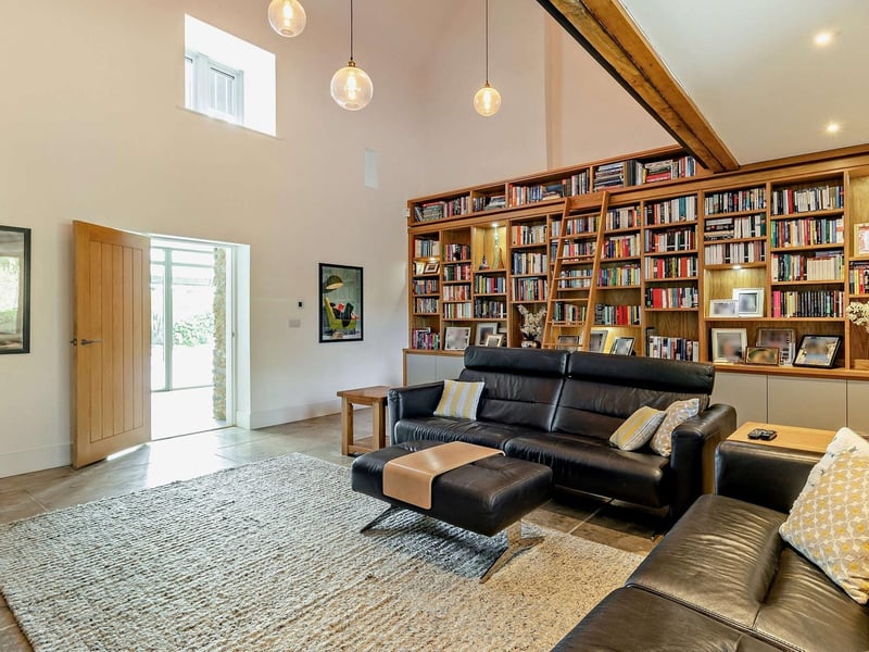 Another angle on the sitting room.
