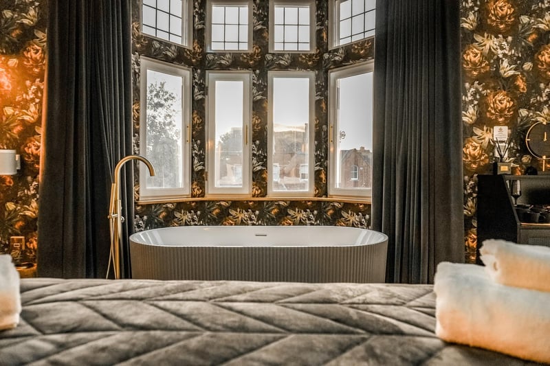 A guest room boasting a bath with a view