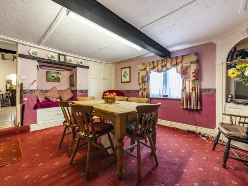 The breakfast room.