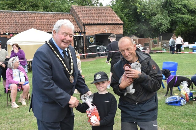 Mayor of Skegness Coun Pete Barry congratulating a winner.