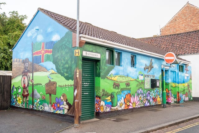 The finished mural on the St Lawrence Street toilets.