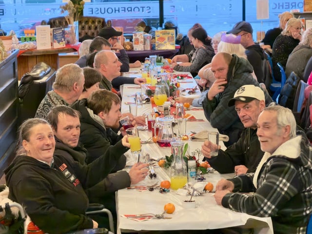 Delicious! Happy guests at the meal.