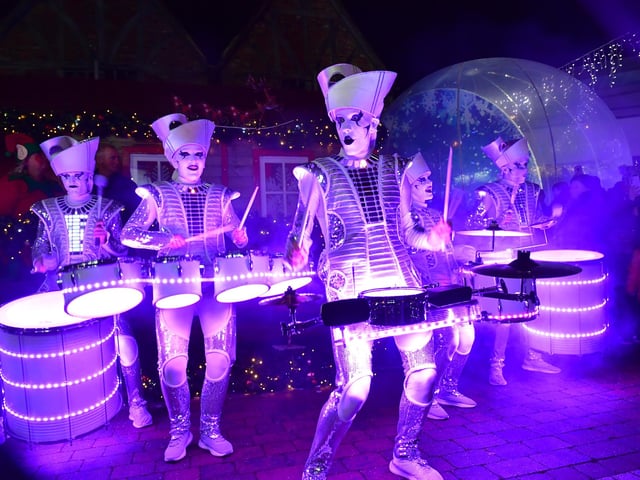 A live performance the Pescod Square Shopping Centre.