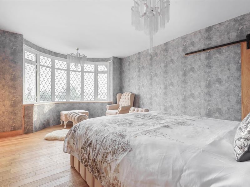 The principal bedroom.