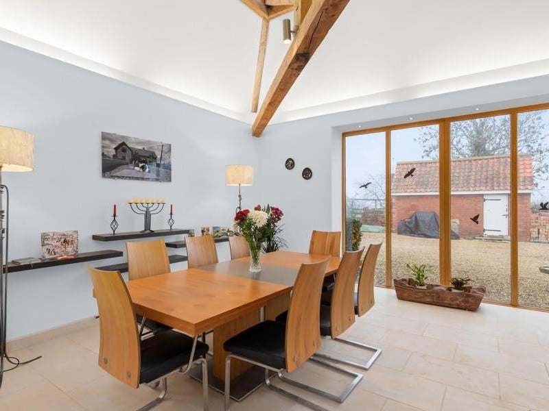 The breakfast room.