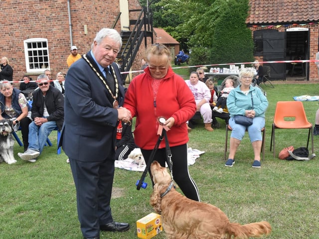 Excuse me, Mr Mayor - look at me, not the camera.