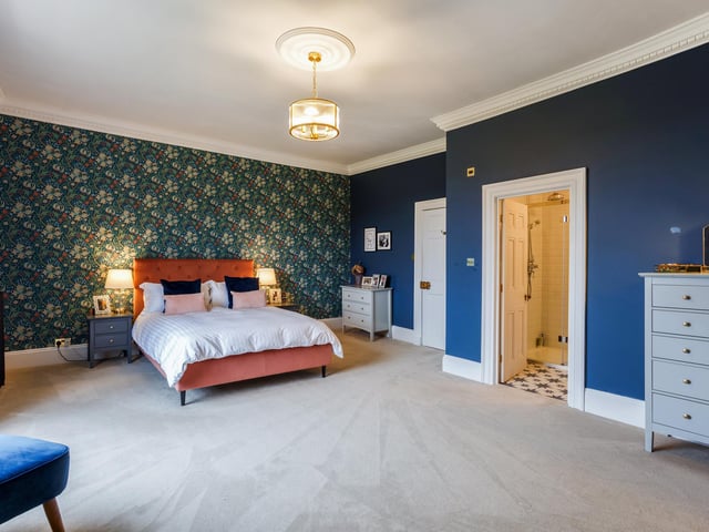 The principal bedroom.