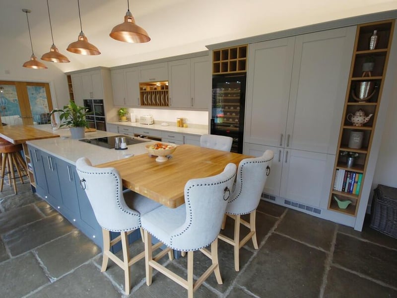 The living diving kitchen island includes breakfast bars.