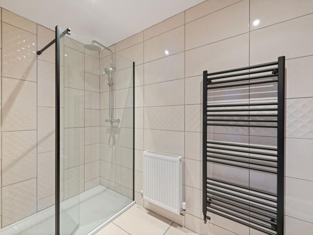 ... and its en suite.