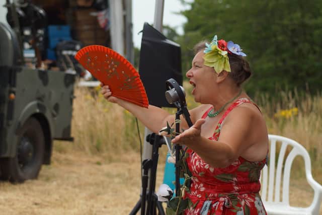 May Blossom, Vintage Songbird
Photo: Dianne Tuckett