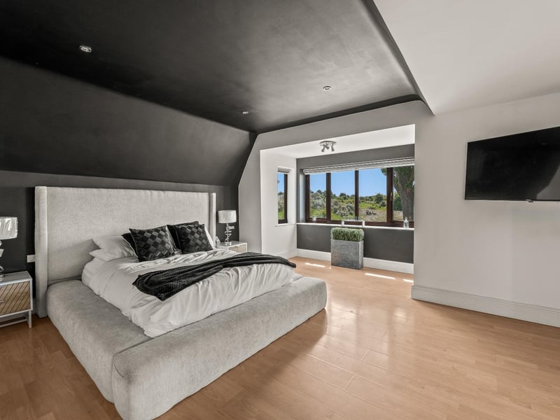 The principal bedroom.
