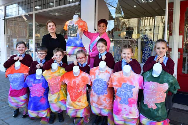 William Alvey School pupils L-R Elilah 6, Harrison 6, Charlie 6, Marnie 6, Ruby 7, Evie and Alyssa 7 holding their batik art t-shirts, with Jenny Clifford - year two teacher and Wendy Hanslip - Bellissimo Boutique owner. Photo: David Dawson