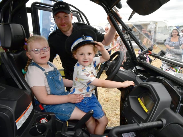 Amelie Sexton 6 and George Sexton 3 of Great Hale, with Sgt Stuart Mumby-Craft