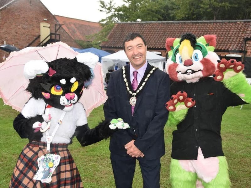 Mayor of Skegness Cllr Jimmy Brookes meets PidgeQuill and Uroracoon from Leeds