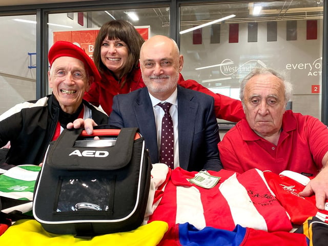 British Heart Foundation co-ordinator Melanie Meik, with Bob and Mal from the Wolds Wanderers and Tony Fenton with the portable defibrillator he has sponsored.