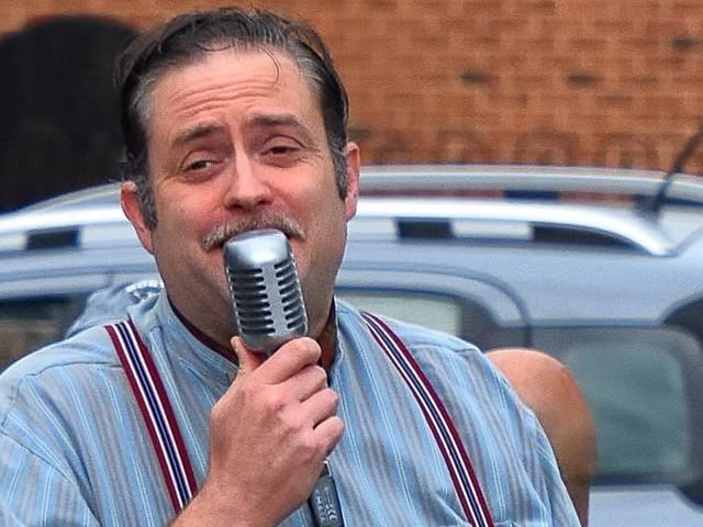 The weather wasn't bracing, but it was a time for singers with braces a la the 1950s!