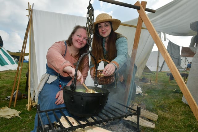 L-R Laura Glenn and Freydis Wigham