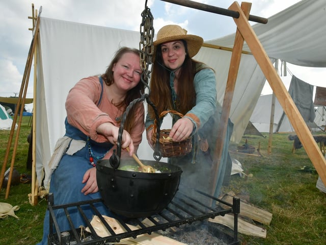 L-R Laura Glenn and Freydis Wigham