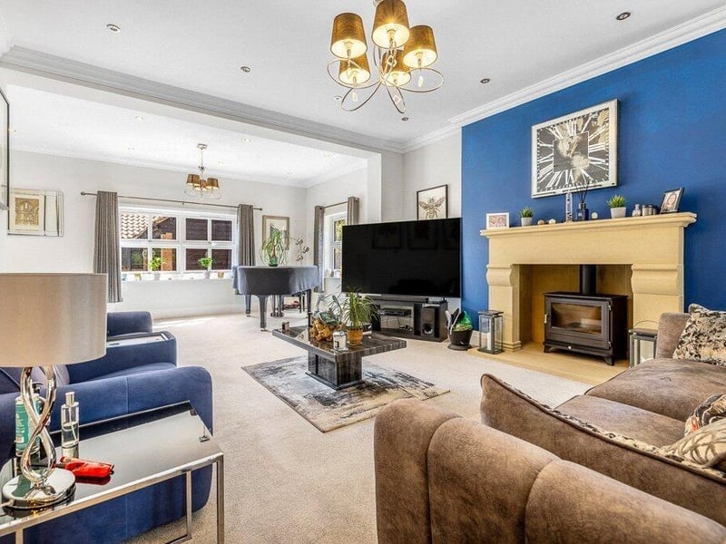 Another angle on the lounge.