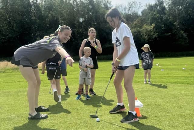 Nik coaching golf at Kenwick Golf Club supporting our School’s Out Holiday Activities