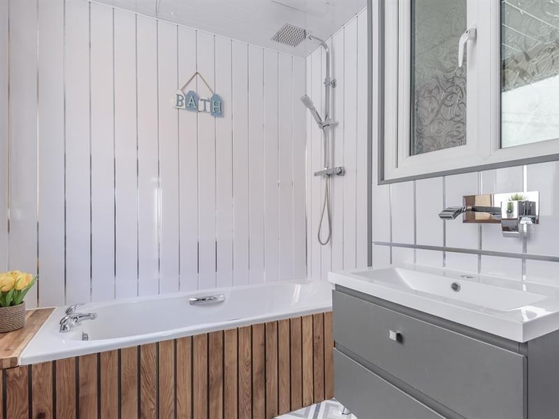 Bedroom four's en suite.