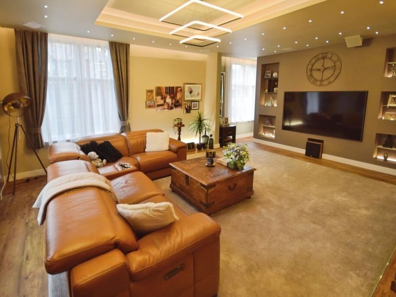 Another angle on the lounge.