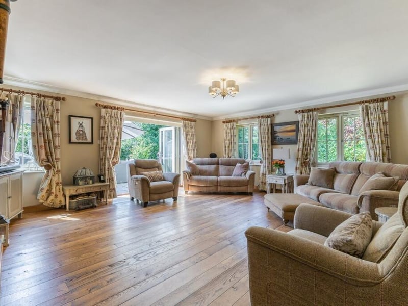 Another angle on the sitting room.