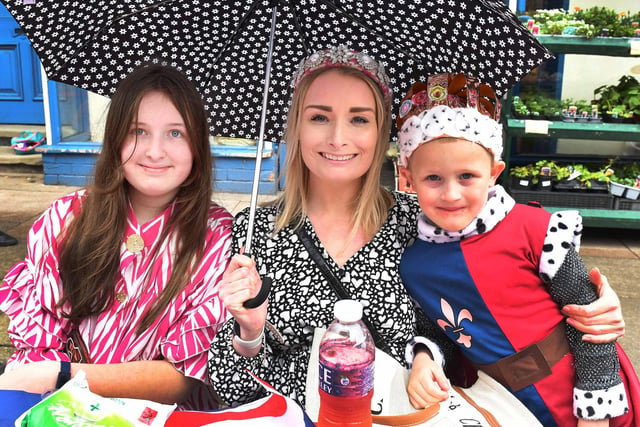 Ready to  (from left) are Bella Muggeson; Vikki Bamforth and (King) Oakley Bamforth