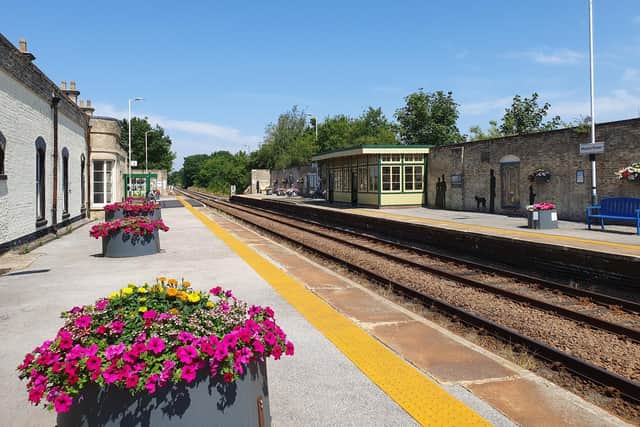 West Lindsey District Councillors are calling for better public transport for young job seekers.