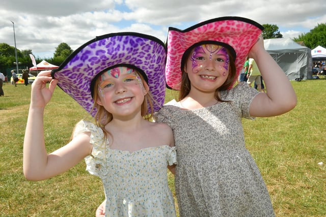 L-R Hope Coleman-Morley 6 and Harper Coleman-Morley 7 of Sleaford