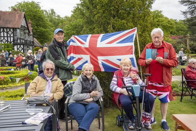 L-R - Holton le Clay experience their 35th year old school reunion. Bob Daniel, Anne Daniel, Val Earley, Pam James, Mike James and Frank Baker on Facetime.