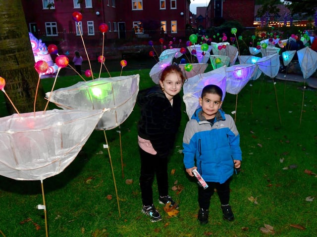 Aise Orak 6 and Ahmed Orak 4 of Sleaford with the RiverLight lanterns.