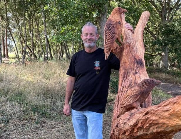Chainsaw carver Simon Bogg.