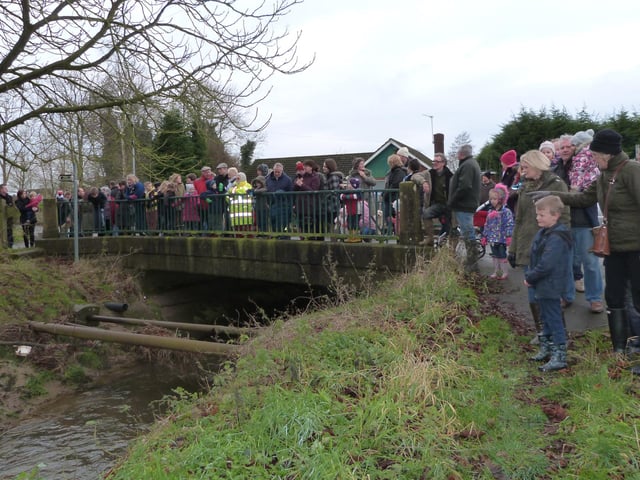 Supporters at Parry's Bridge eagerly waiting for the race to start.  (Lin)