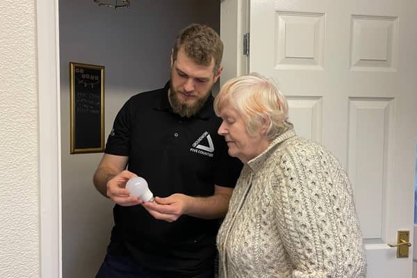 Green Doctor Ben shows Chris the benefits of LED bulbs