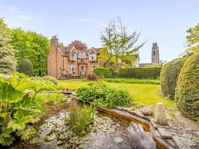 The detached dwelling, Feverfew Cottage.