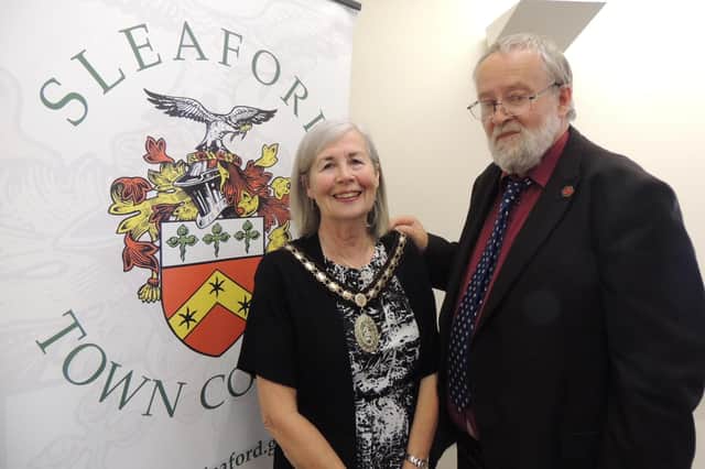 Outgoing Mayor of Sleaford, Coun David Suiter hands over the chain to Coun Alison Snookes.