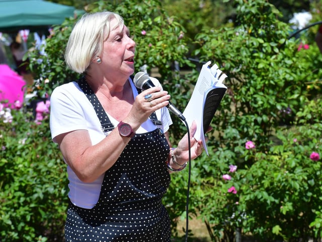 Delightful entertainment for the crowds, provided by Wragby author Linduur Lashes.