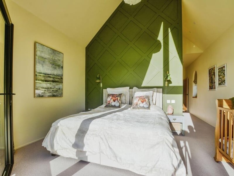 Another angle on the room.