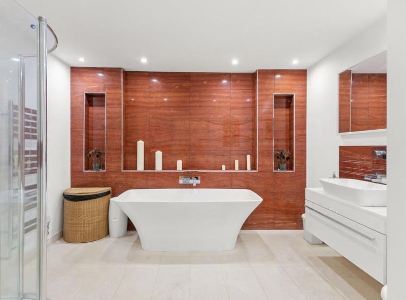 ... and its en suite facilities.
