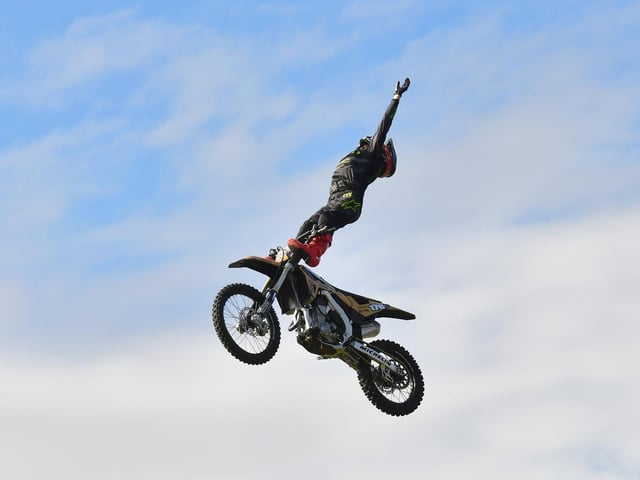Looking to the heavens. Bolddog Lings FMX Display
